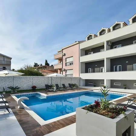 Loren Appartement *