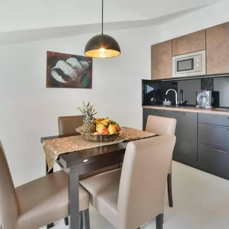 Loren Apartamento Kaštela