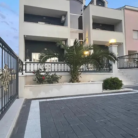 Loren Apartamento Kaštela