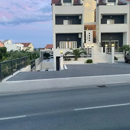 Loren Appartement *